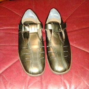 Stylish Gold Women's Loafers